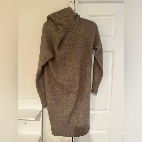 Aritzia Community Wool Blend Poeta Sweater Dress - Picture 1 of 1